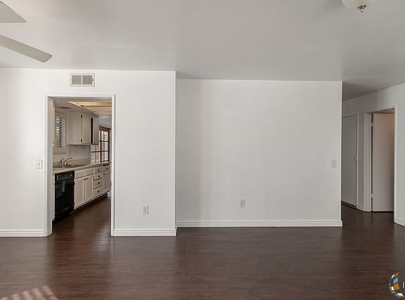 5th image of 2381 W Orange Ave