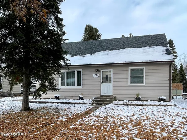 1734 11th Ave N, Grand Forks, ND 58203