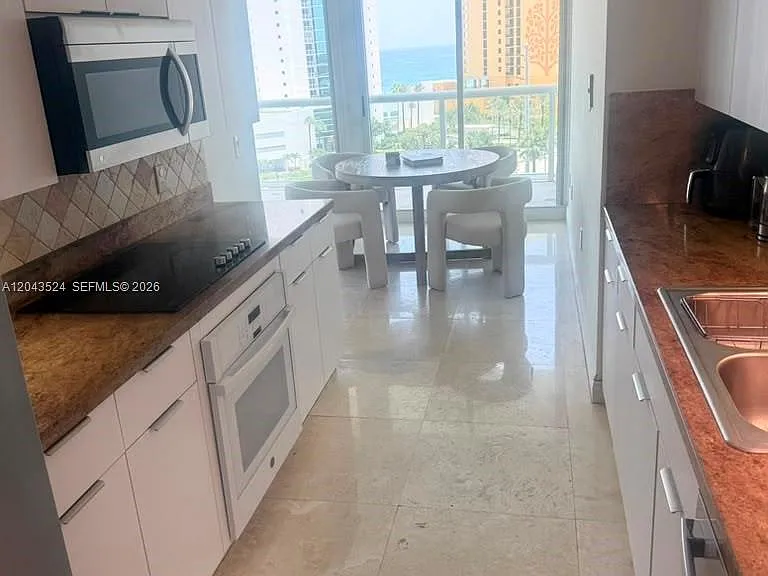 16400 Collins Ave #942 — Photo 7