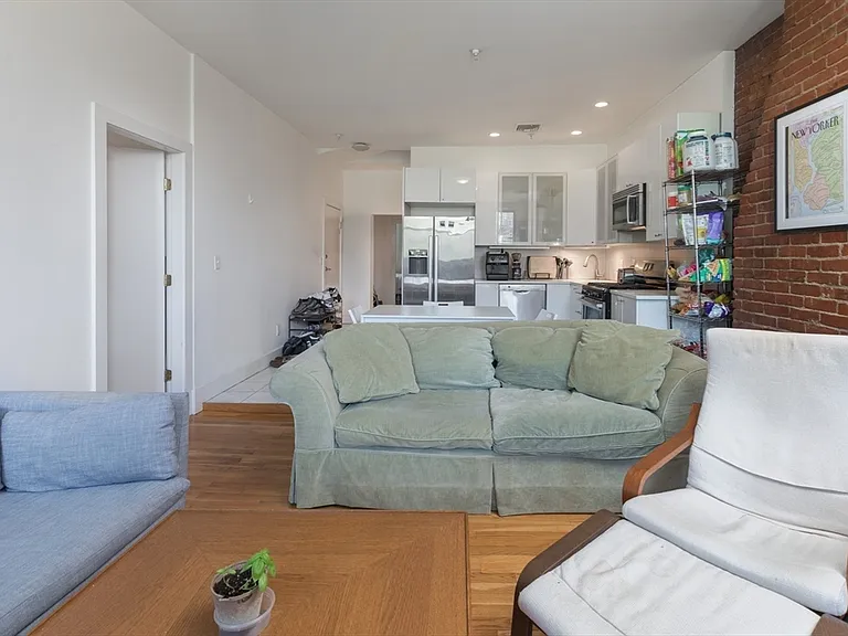 1662 Washington St #4 — Photo 3