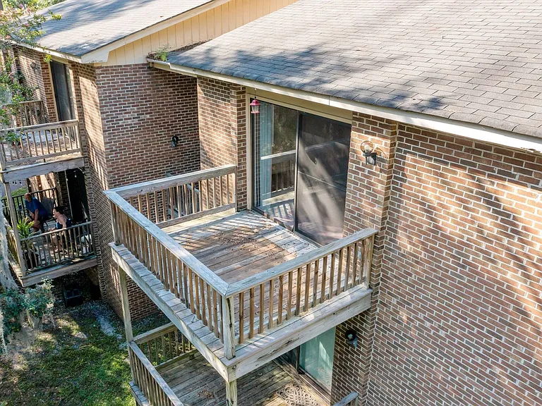 117 Bernhurst Rd — Photo 23