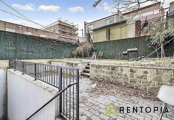 3rd image of 34 Belvidere St APT 1R