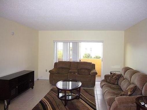 3rd image of 6902 N Kendall Dr APT E402