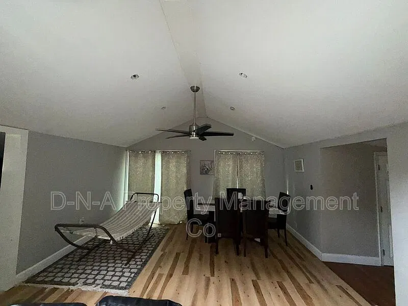 3 bed, 2.0 bath, 1686 sqft, $2,250 — Photo 4