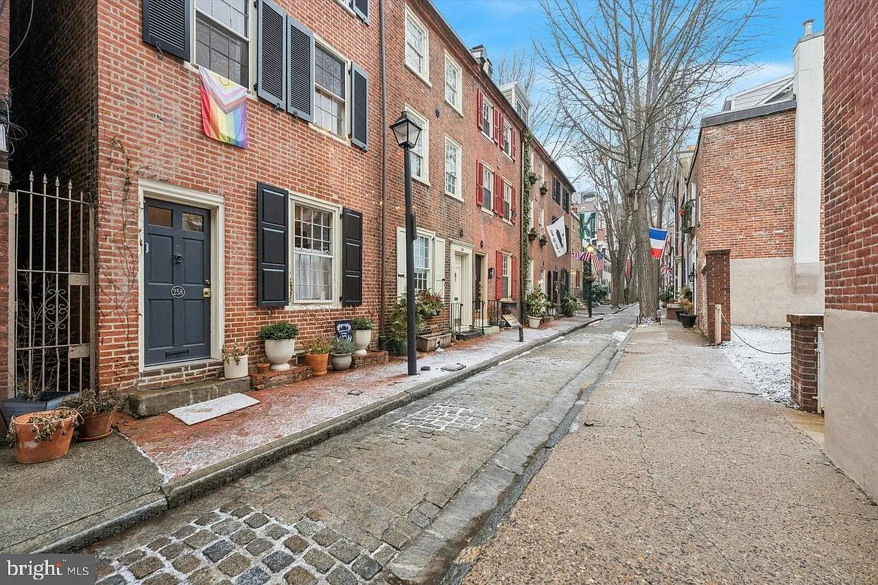2 bed, 836 sqft, $2,500 — Photo 1