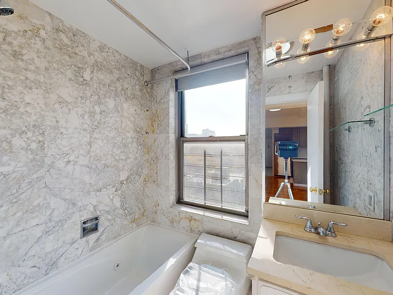 301 E 38th St #17E — Photo 11