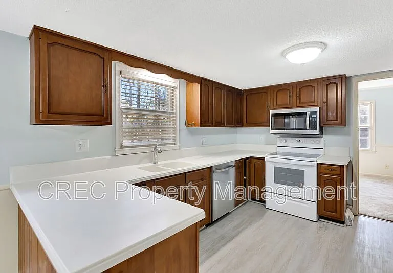 321 Shaftesbury Ln — Photo 12