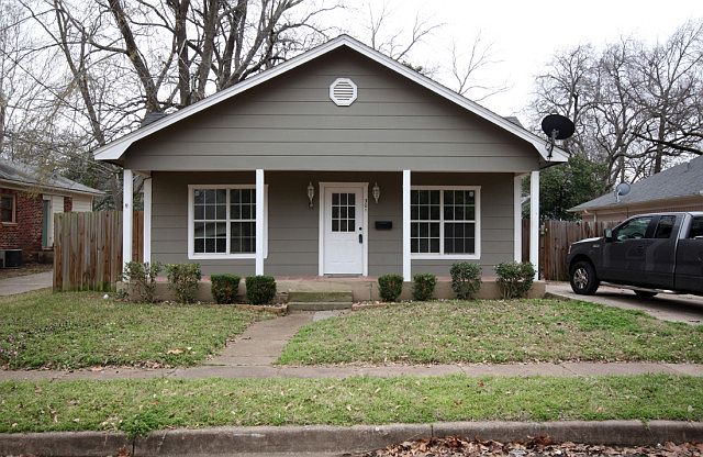 2nd image of 301 E Dobbs St
