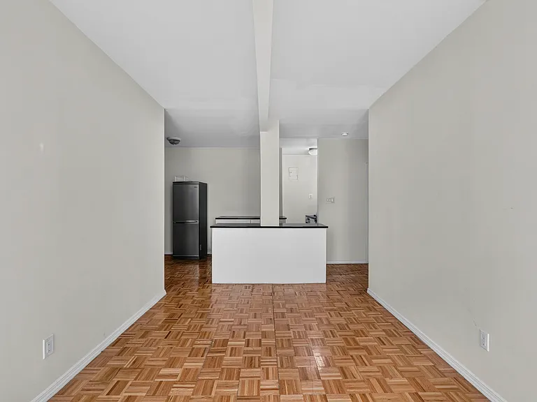 971 1st Ave #4A — Photo 4