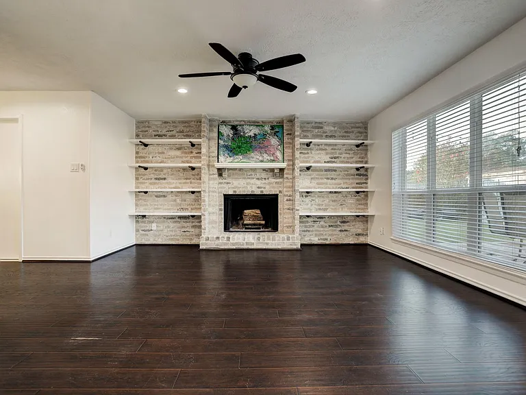 121 Misty Brook Ln — Photo 9