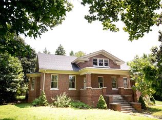 412 1st Ave, Farmville, VA 23901