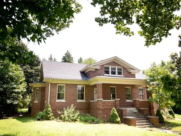 412 1st Ave, Farmville, VA 23901