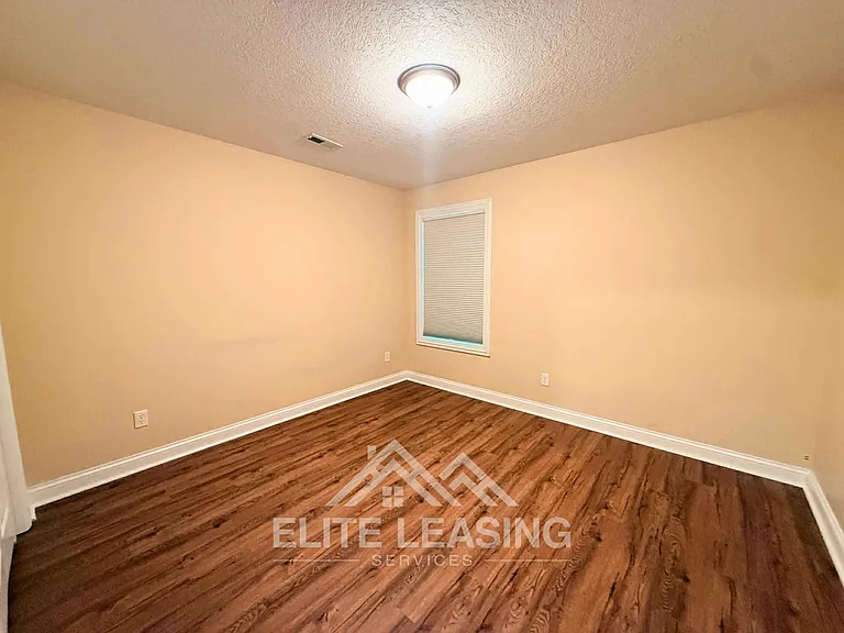 4334 NW 53rd Ter — Photo 5