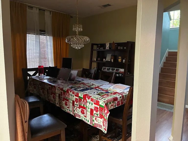 1004 Stanford Ln — Photo 7