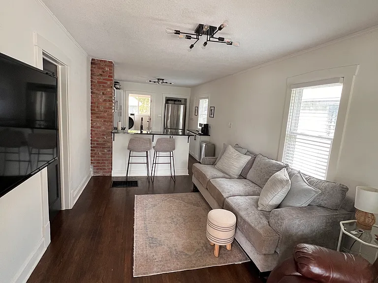 1217 E 22nd Ave — Photo 3