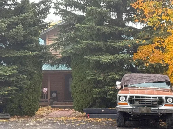 35210 N Spotted Rd, Clayton, WA 99110