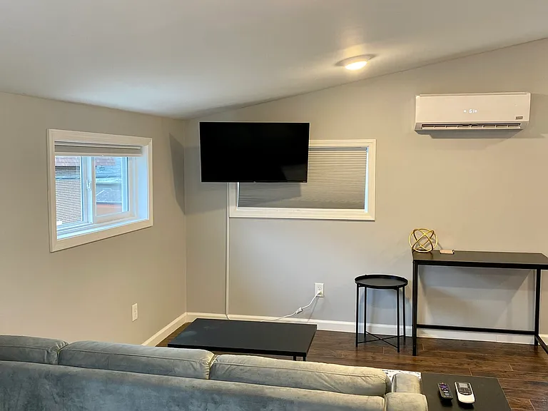 1031 Elm St #A — Photo 8