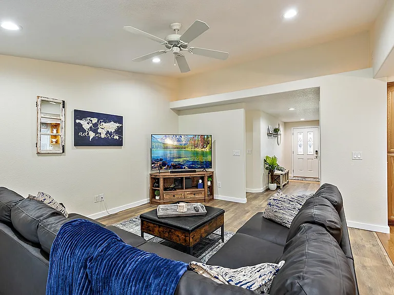 2327 Jeremy St — Photo 45