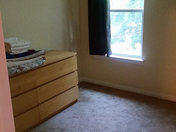 3rd image of 805 Cambridge Dr