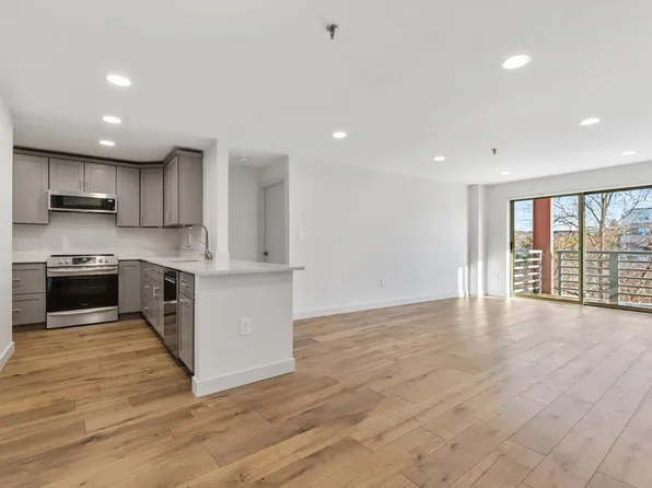 269 Cambridge Rd APT 504, Woburn, MA 01801