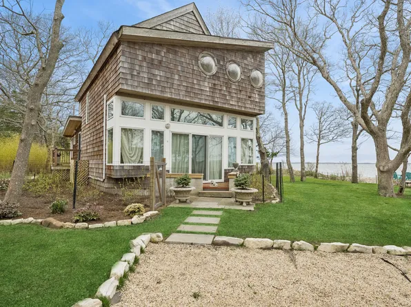 https://photos.zillowstatic.com/fp/accfe91541799699285b373cdeace52b-p_e.webp