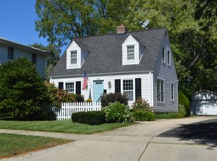 368 Hill Ave, Glen Ellyn, IL 60137