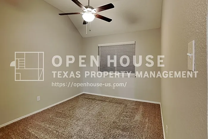 6704 Catalpa Trl — Photo 14