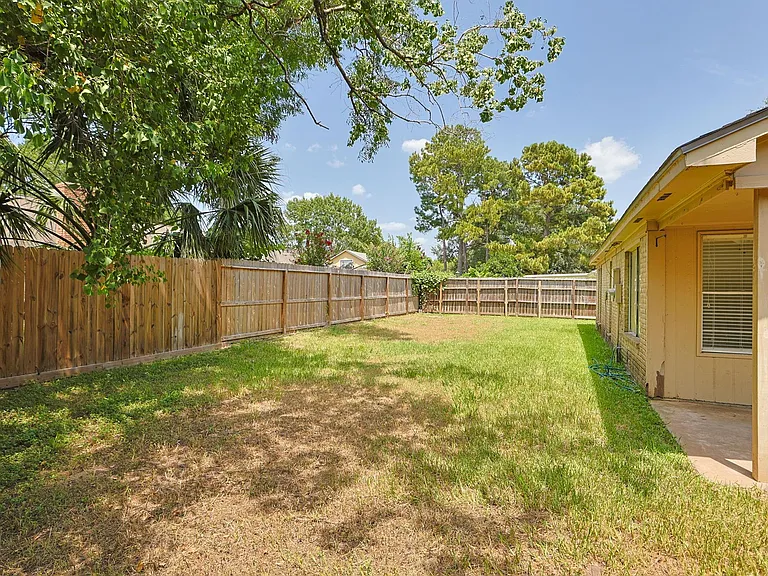 22318 Fincastle Dr — Photo 37