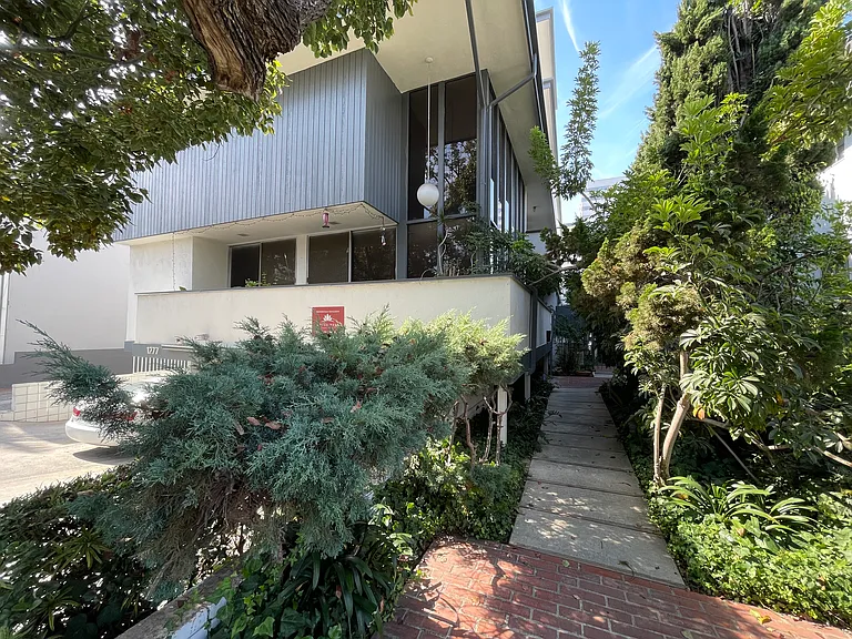 1277 Barry Ave #7 — Photo 8
