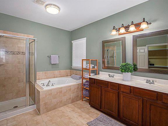5th image of 8207 Rosetrail Bend Ln