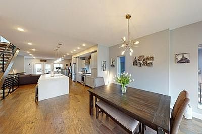 3rd image of 4424 Vista Ave