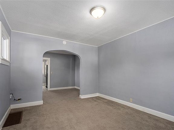 5th image of 3155 Rowland Ave