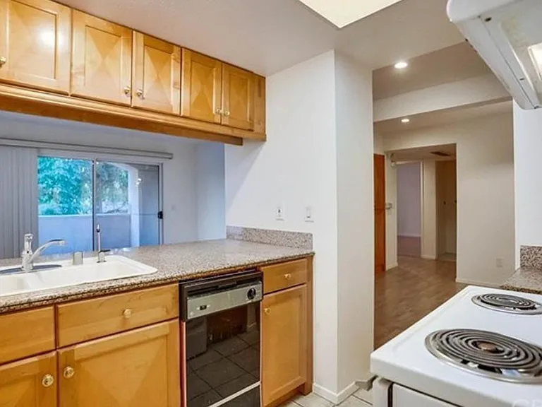 111 Marguerita Ave #215 — Photo 6