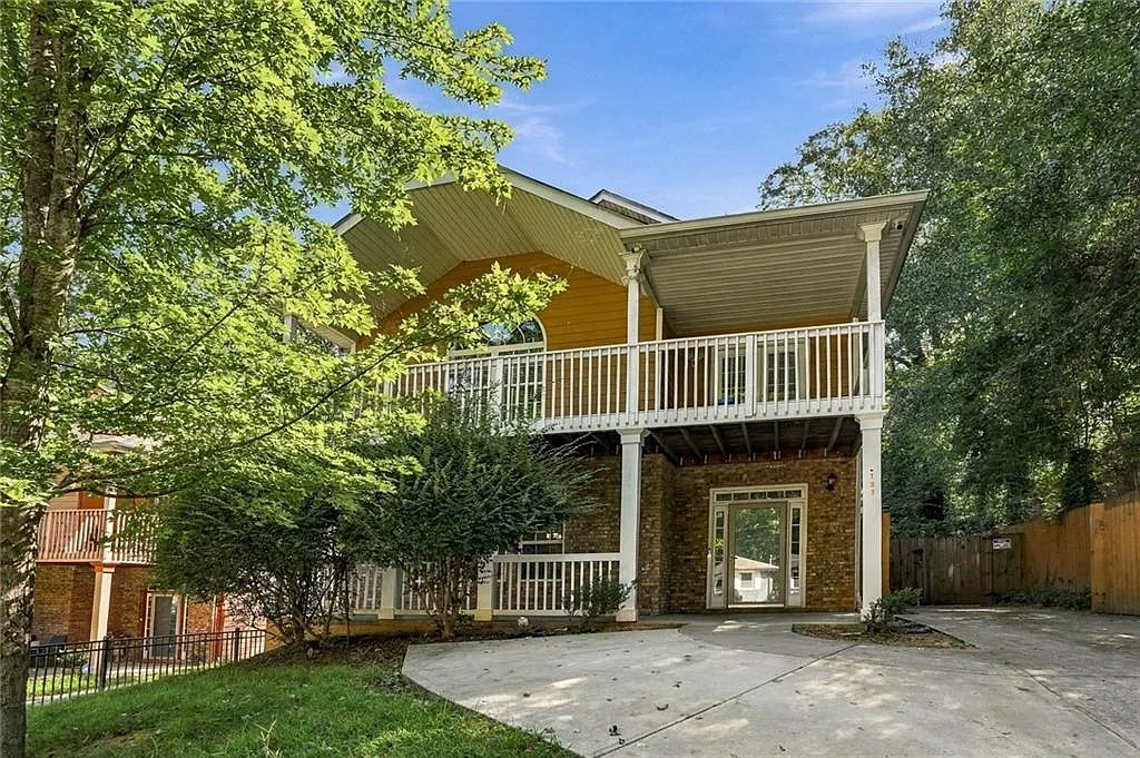 4 bed, 4.0 bath, 3276 sqft, $3,100 — Photo 1