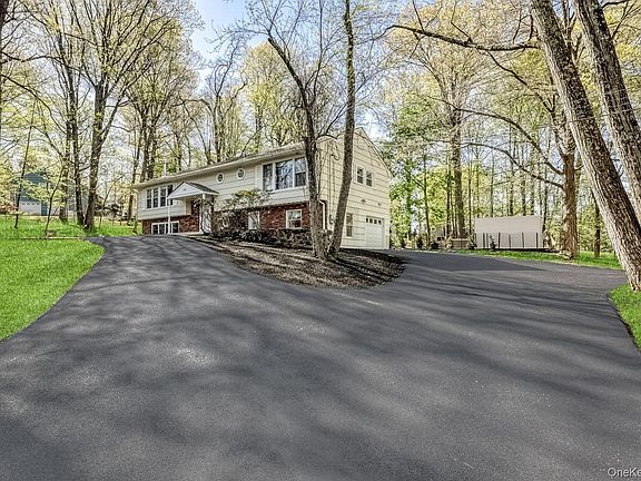 2nd image of 129 E Willow Tree Road
