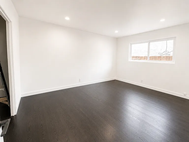 2111 Perry Ave — Photo 12