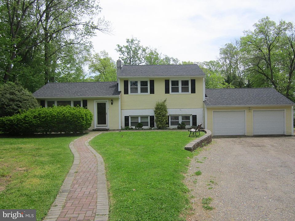 1st image of 2400 Magnolia Dr