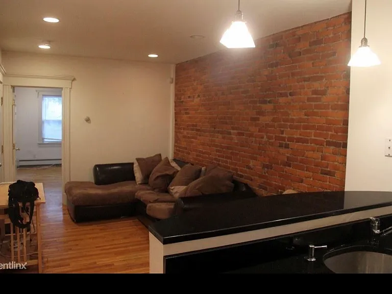 135 W 8th St #1 — Photo 7