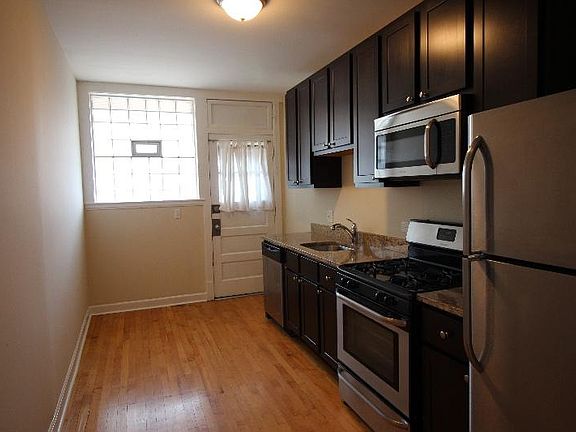 2nd image of 2337 W Rosemont Ave Unit 1