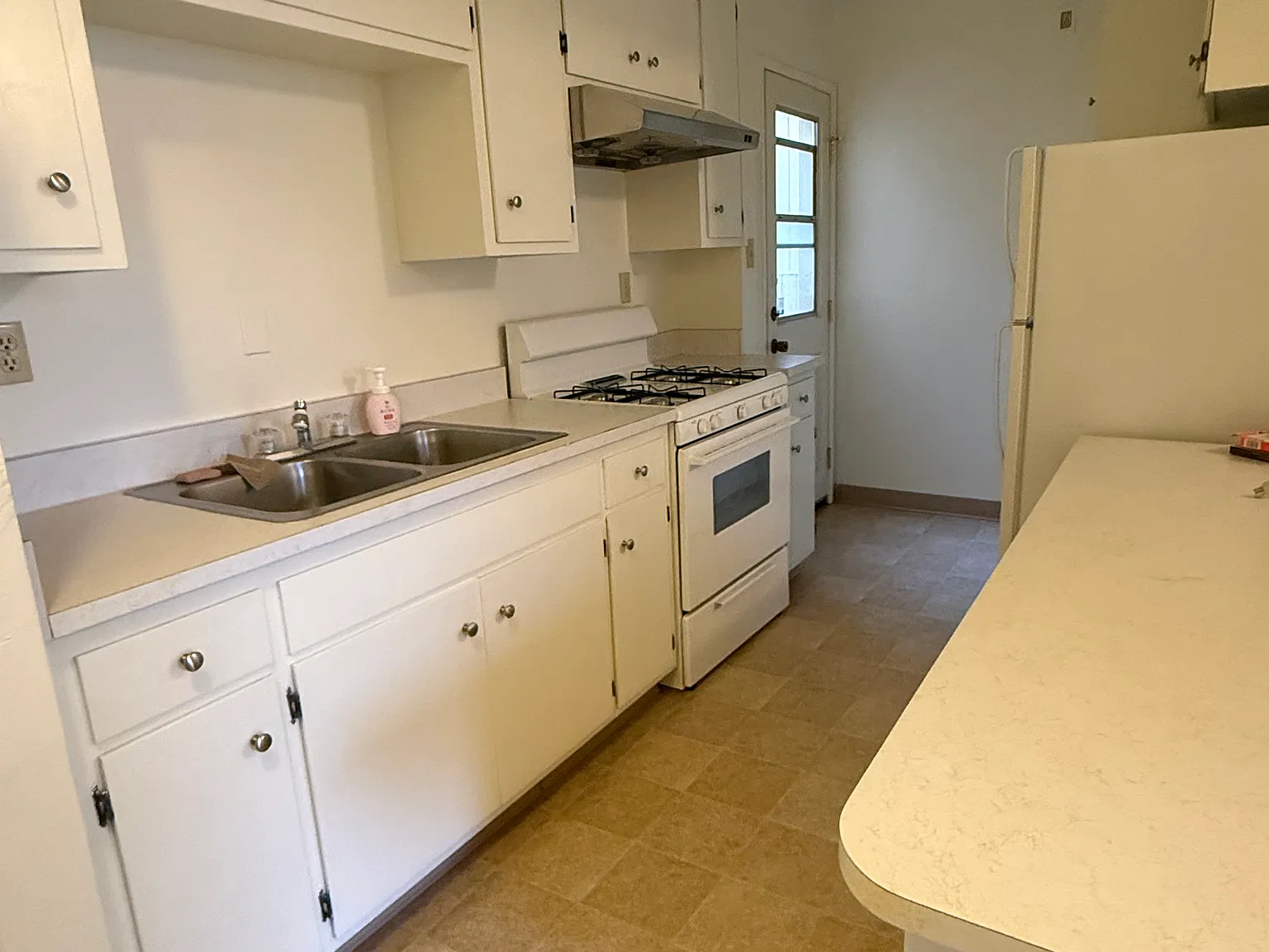 1 bed, 650 sqft, $3,000 — Photo 2