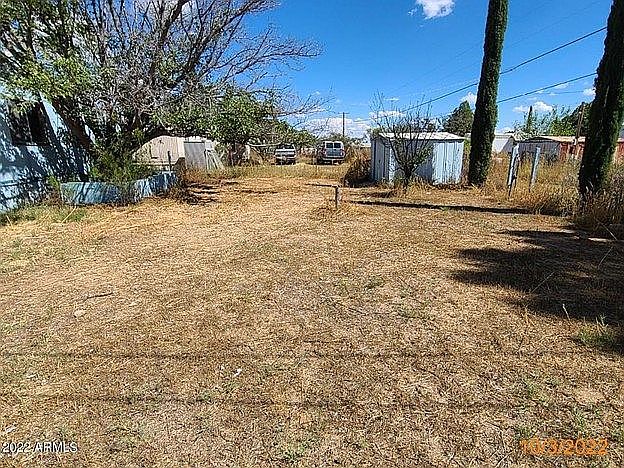7631 sq ft lot 