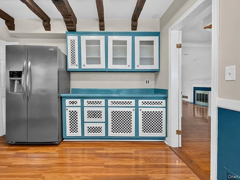 1155 Webster Ave — Photo 5