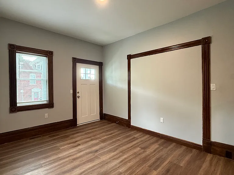 23 1/2 E Washington Ave — Photo 8