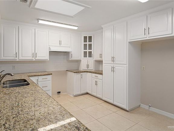 5th image of 301 E La Vista Ave APT 29