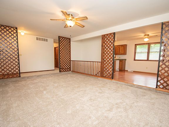 3rd image of 4943 Brookview Dr