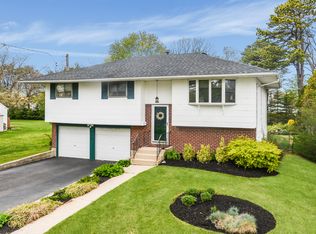 437 Old Country Rd, Deer Park, NY 11729