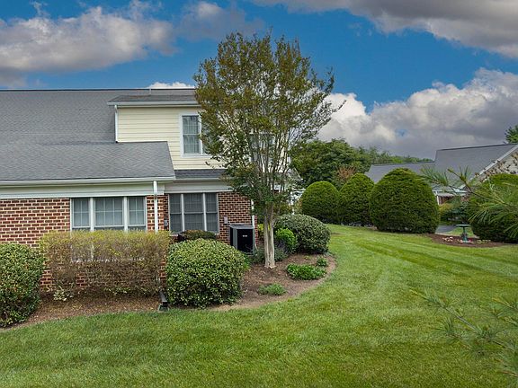 5th image of 22 Haven Oak Ct