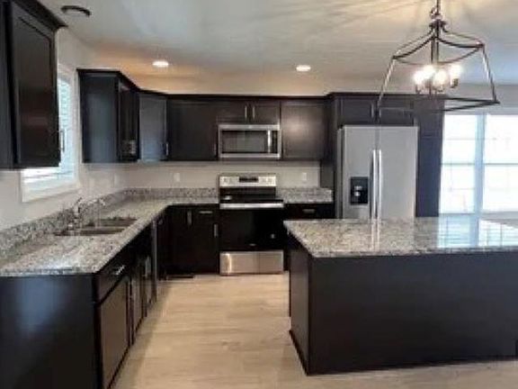 4th image of 2120 Spring Lakes Cir
