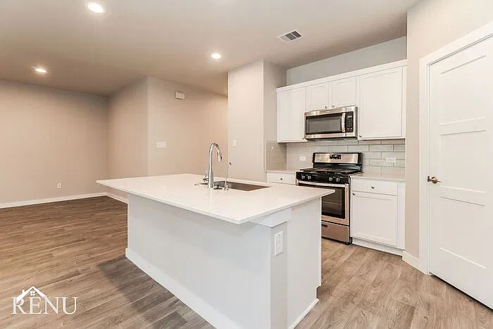 4 bed, 2.0 bath, 1831 sqft, $2,240 — Photo 3