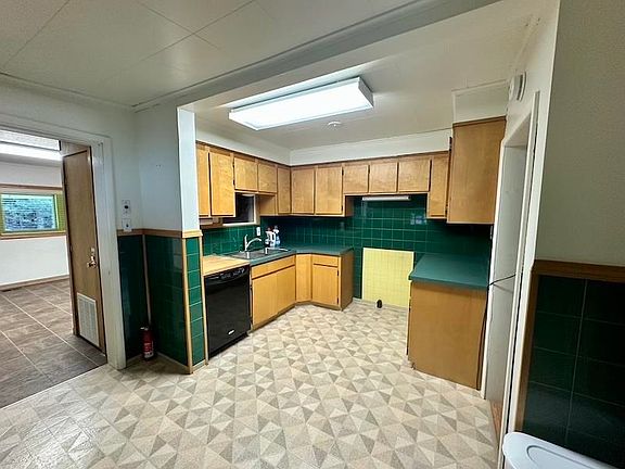 5th image of 916 Blackwell St